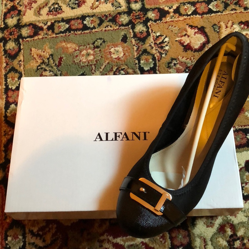 GORGEOUS BLACK WEDGES 1.5 inches